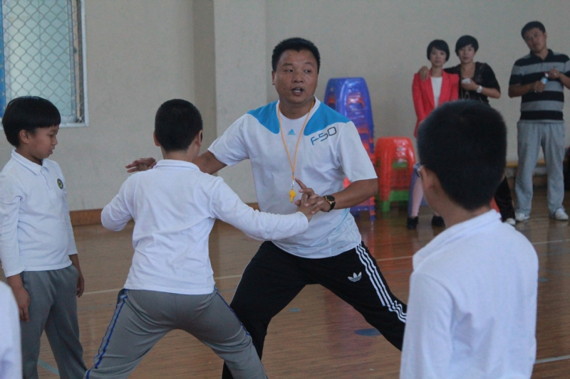 小学体育教案范文_小学四年级体育教案_初中体育教案范文